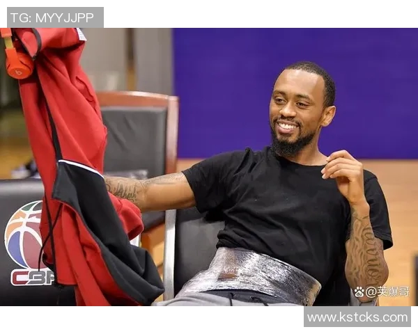 浓眉在训练营增重13斤展现更强壮体态引发球迷热议