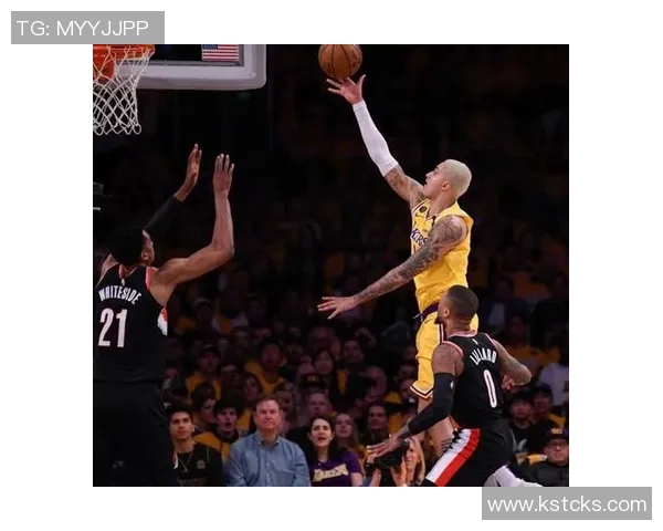 库兹马进攻表现不佳12投仅4中三分球命中率低迷仅得10分5篮板2助攻