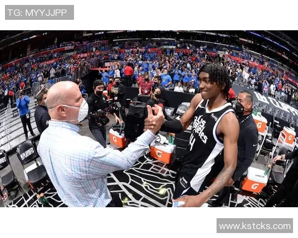 曼恩表现出色全队最高得分21分6篮板助球队奋战难阻失利之路 曼恩表现出色全队最高得分21分6篮板助球队奋战难阻失利之路