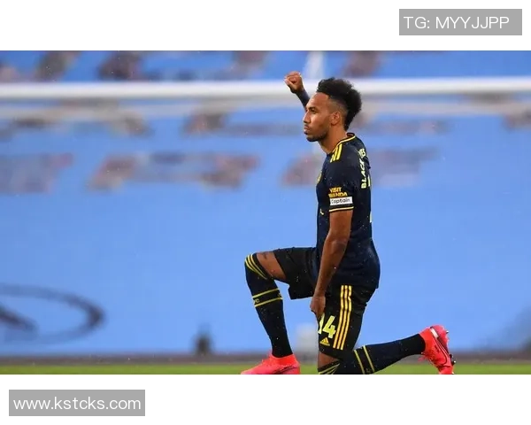 英超球员本周赛前首次单膝下跪共同反对种族歧视行动