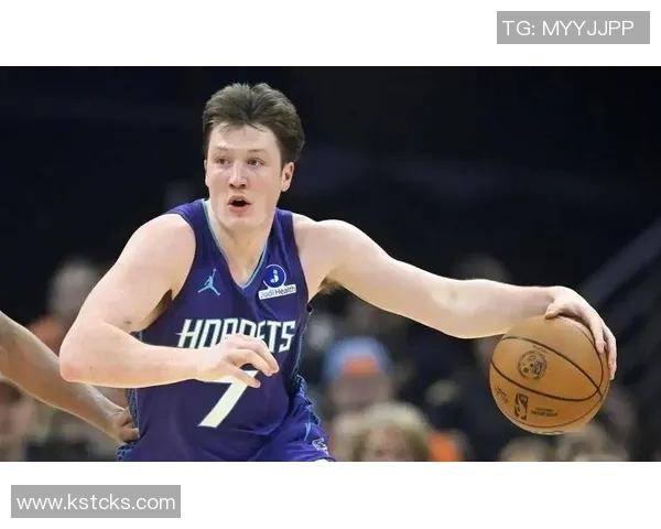 克尼佩尔半场表现亮眼9投5中贡献12分2板4助攻三分球命中率高达50