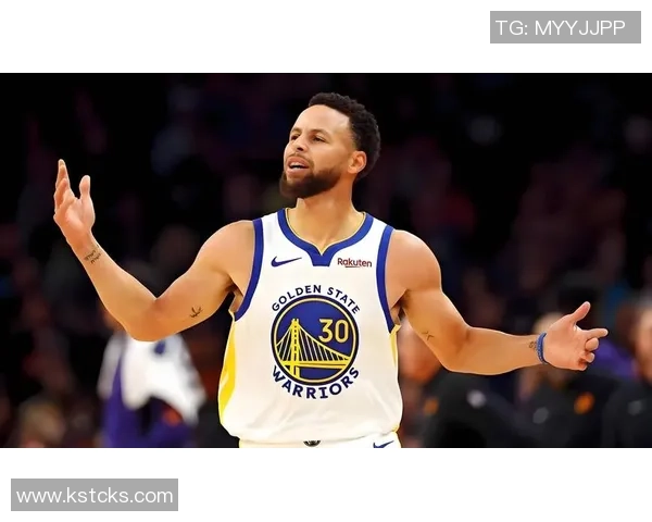 库里赞扬队友表现出色强调团队合作的重要性与团结精神